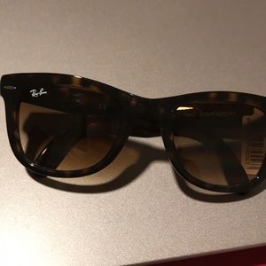 Ray Ban Folding way sunglasses tortoise